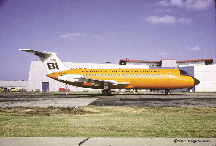 Braniff International, ca. 1965, 8,9 x 15,2 x 0,1 cm.jpg