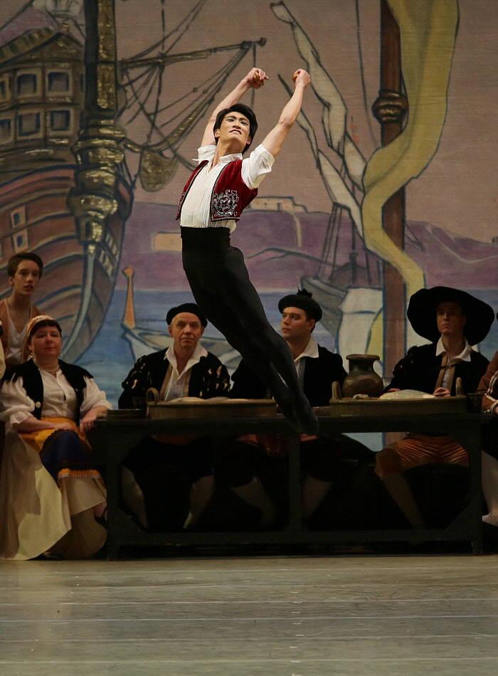 [크기변환]Kimin Kim in Don Quixote by Natasha Razina ⓒ State Academic Mariinsky Theatre (2).JPG
