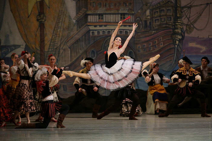 Viktoria Tereshkina in Don Quixote by Natasha Razina ⓒ State Academic Mariinsky Theatre (2).jpg