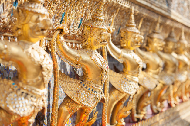 wat-phra-kaeo-temple-emerald-buddha-garuda-bangkok-thailand_44891-12.jpg