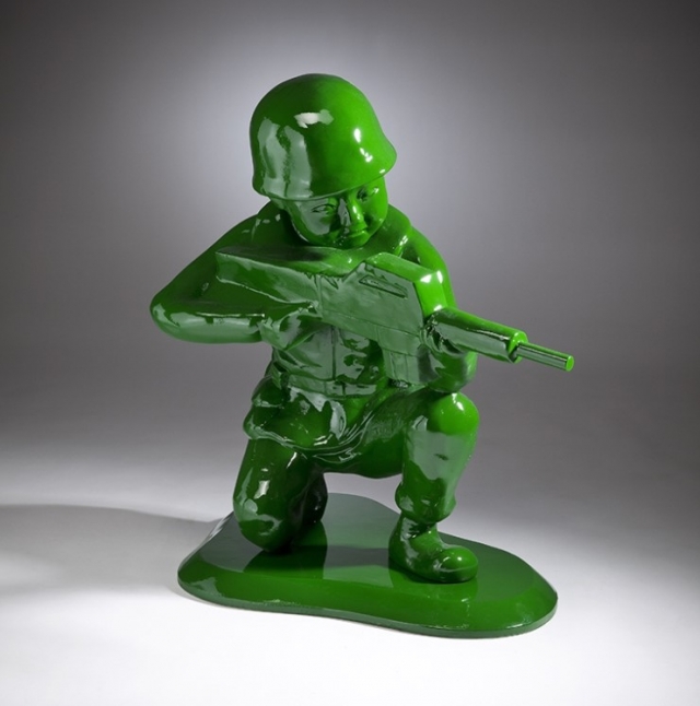 전서현_Child_Soldier(N092U3)_49x68x73cm_urethane_paint_on_f.r.p_2015.jpg