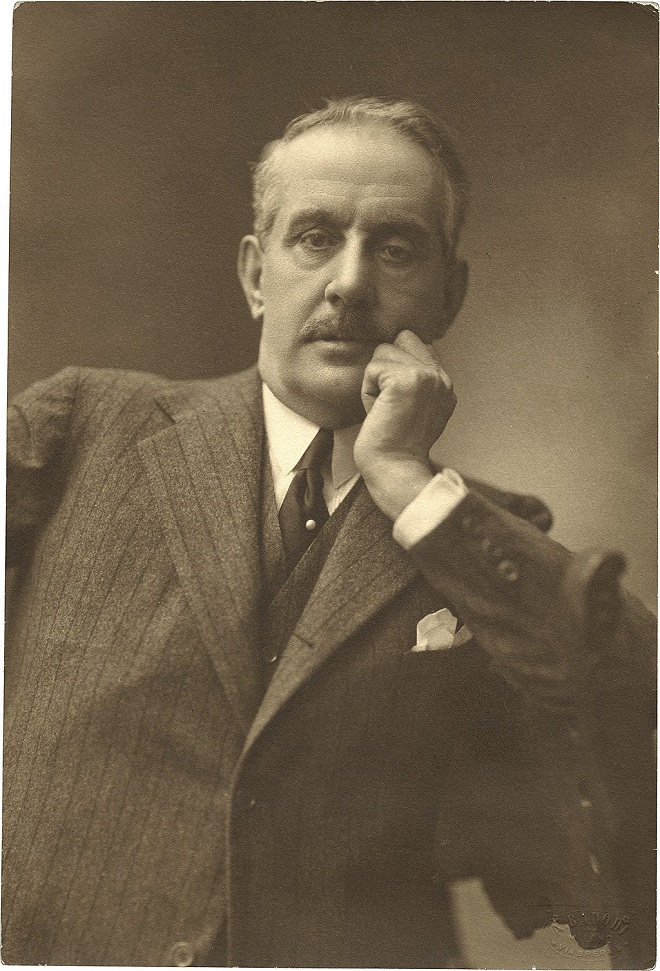 1024px-Giacomo_Puccini_(1924)_-_Archivio_Storico_Ricordi_FOTO003293.jpg