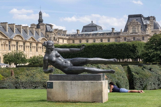 [꾸미기][크기변환]사본 -L'Air_by_Aristide_Maillol,_Tuileries_garden,_Paris_11_August_2015.jpg